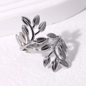 Eleganter vergoldeter Ring mit Blattzweig-Design, polierte Silberoberfläche für Damen
