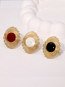 Tres anillos de acero bañados en oro 18K con diseño de sol y esmalte de colores
