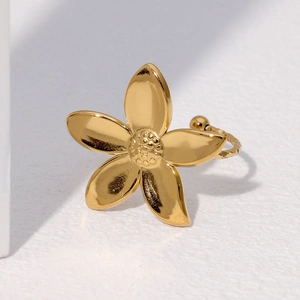 Polished 18k gold floral open ring with five petals and textured spiral rope band