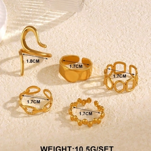 Set minimalista di 5 gioielli placcati oro 18K con anelli geometrici e un ear cuff
