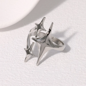 Anello elegante in acciaio inossidabile argento con tre stelle dal design geometrico