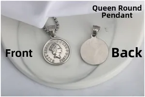 Dettaglio macro del ciondolo a moneta d'argento vintage con ritratto della regina e retro