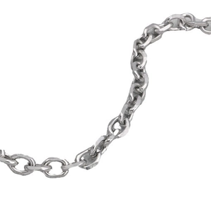 Klassische silberne Edelstahl-Gliederkette in eleganter S-Kurve auf weißem Grund