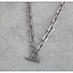 Collana unisex punk in acciaio inossidabile con maglie rettangolari e chiusura a levetta