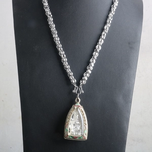 Collana a catena in acciaio inossidabile con ciondolo amuleto buddista tailandese