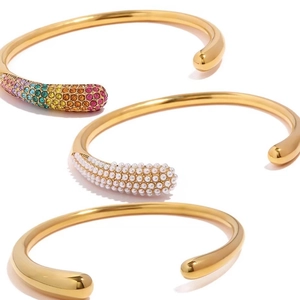 Ensemble de bracelets en plaqué or 18 carats avec perles et zircons arc-en-ciel
