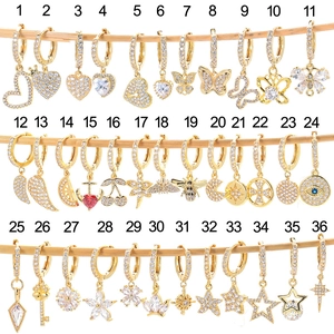 Set di 36 paia di orecchini geometrici placcati oro con zirconi e design a farfalla