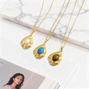 Franse vintage turquoise kettingen met druppelvormige hangers en vergulde roestvrijstalen ketting