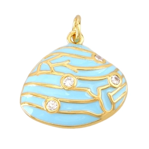 Détail du pendentif coquillage étoile de mer doré avec émail bleu clair et zircon