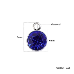 Specifiche dimensionali del ciondolo con pietra portafortuna in cristallo blu da 6mm e metallo