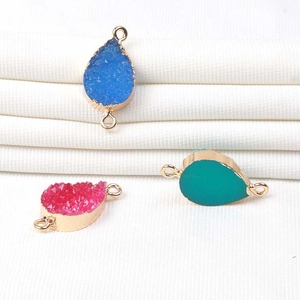 Conectores de resina druzy en forma de gota con borde de metal para joyas DIY en tres colores