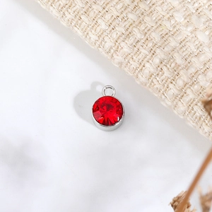 Pendente minimalista in argento con pietra portafortuna rossa rotonda per gioielli fai da te
