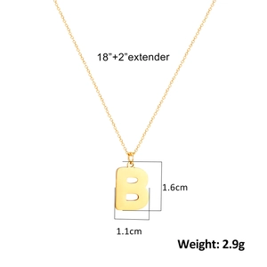 Collana con ciondolo lettera B in acciaio dorato con dettagli misure 18+2 pollici