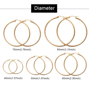 Guida alle taglie per orecchini a cerchio in acciaio oro rosa da 40 mm a 80 mm