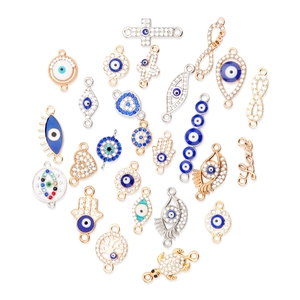 Mix aus Gold- und Silberanhängern mit Evil Eye und Hamsa-Hand mit Zirkoniasteinen