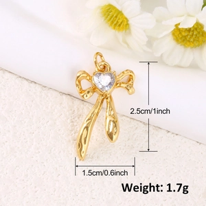 Pendentif nœud doré avec zircon cœur dimensions 2,5 cm de hauteur et 1,5 cm de largeur