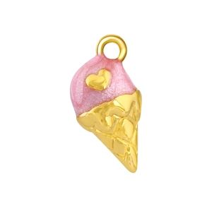 Détail d'un pendentif glace rose avec coeur doré et texture de cône réaliste