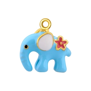 Vue détaillée du pendentif éléphant bleu ciel avec fleur rose et bords dorés