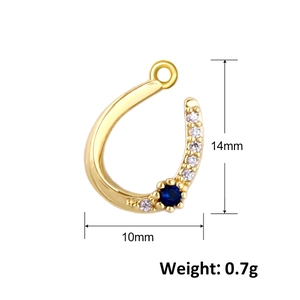 Macro detail of horseshoe charm with blue zircon, size 14mm by 10mm and 0.7g weight