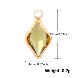 Detail showing 15mm x 14mm dimensions and weight of olive yellow glass rhombus pendant