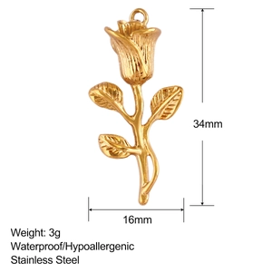 Détail du pendentif rose 3D dorée de 34mm en acier inoxydable hypoallergénique