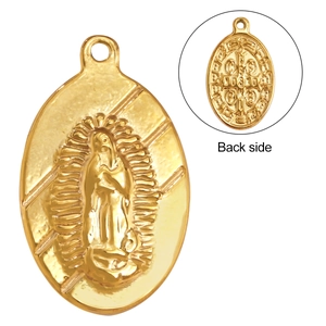 Vue détaillée du pendentif religieux doré double face Vierge Marie et Saint-Benoît