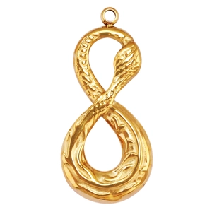 Détail d'un pendentif infini 3D doré avec relief texturé sur fond blanc épuré