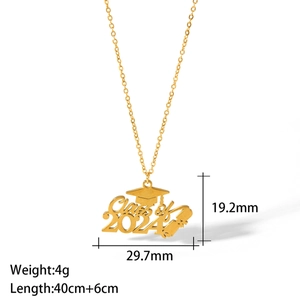 Detailweergave van Class of 2024 afstudeerketting met afmetingen van de 40+6 cm ketting