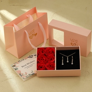 Parure de bijoux dorés avec boîte de roses et sac à main rose Love pour cadeau