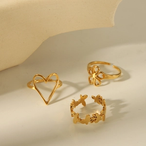 Lot de 3 bagues en acier inoxydable plaqué or 18K avec motifs cœur, fleur et papillon