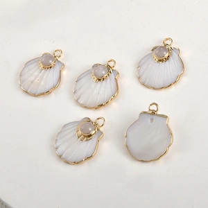Gold-plated scallop shell pendants with amethyst inlay and radial textures for DIY jewelry