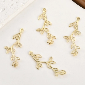 Set de 4 dijes de hojas huecas chapados en oro de 14k para hacer joyas artesanales