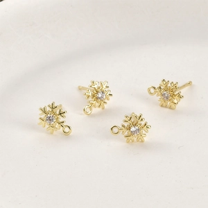 Set di 4 orecchini a perno a fiocco di neve placcati oro 14k con zirconi e passanti