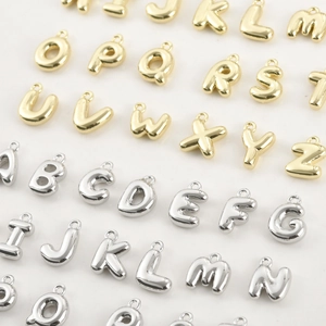 Ciondolo Alfabeto 3D Bubble in Rame Placcato Oro 14K per Creazione di Collane e Braccialetti Charms in Metallo Lucidato a Specchio Accessori Gioielli