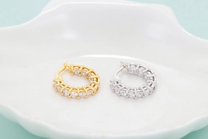 Eleganti earcuff in argento e oro con pavé di zirconi cubici per stile hip-hop