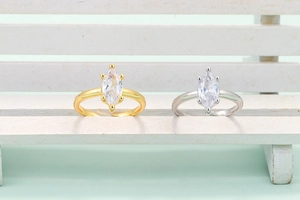 Anelli regolabili con zircone taglio marquise in oro e argento con castone a sei griffe