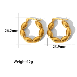 Macro view of 18K gold plated wrinkled earrings with measurement details and dimensions