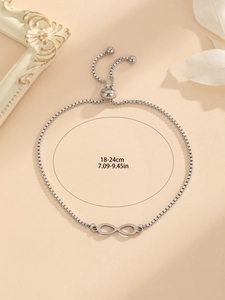 Detail van infinity armband met verstelbare schuifsluiting en maatinformatie