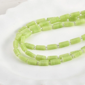 Hellgrüne Katzenaugen-Glasperlen mit silbernen Zwischenstücken für DIY-Schmuck