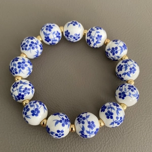 Bracciale vintage in ceramica blu e bianca con perline dorate in stile orientale