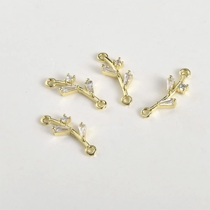 Dettaglio connettori foglia placcati oro 14k con zirconi per creazioni gioielli DIY
