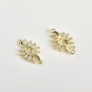Macro di connettori a foglia placcati in oro 14k con brillanti zirconi cubici incastonati