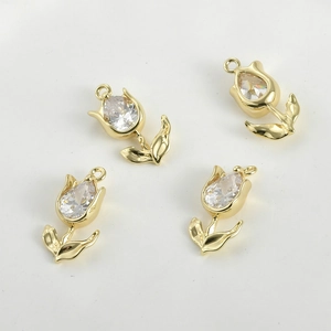 Dettagli dei ciondoli a tulipano placcati oro 14k con zirconi per creazione gioielli