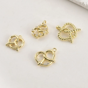 Pendentifs cœur bretzel plaqués or 14k, styles lisse et pavé pour bijoux DIY créatifs