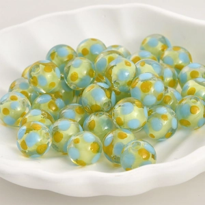 Grüne Lampwork-Glasperlen mit gelben und blauen Punkten für DIY Schmuckherstellung