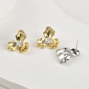 Orecchini a trifoglio oro e argento con zircone quadrato e anello per pendente