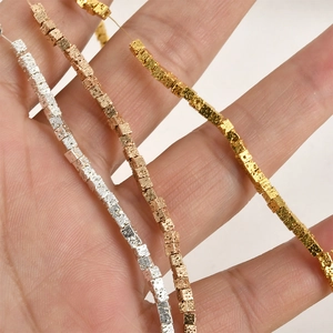 Vergoldete quadratische Lavastein-Abstandshalter für DIY-Schmuck in drei Metallfarben