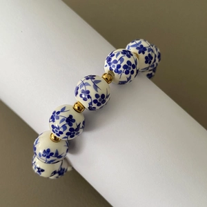 18K gold-plated stainless steel beads with 12mm blue and white porcelain flower bracelet