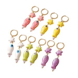Set orecchini pendenti in ceramica con stella marina e pesce in cinque colori estivi