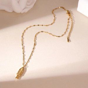 18K vergulde roestvrijstalen ketting met een getextureerde vis hanger voor damesmode